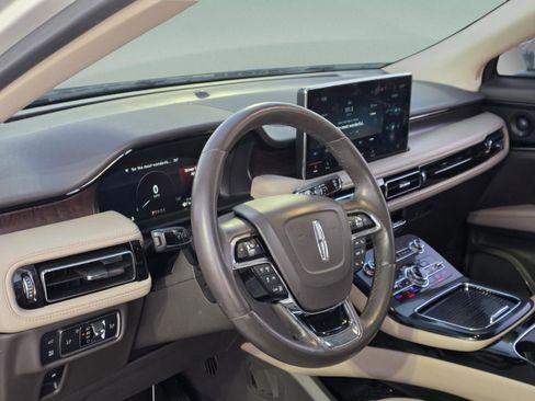 Used 2022 Lincoln Nautilus Reserve w/ Equipment Group 201A image 8