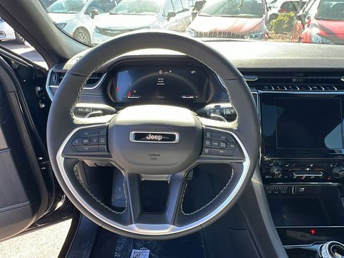 New 2025 Jeep Grand Cherokee Altitude image 23