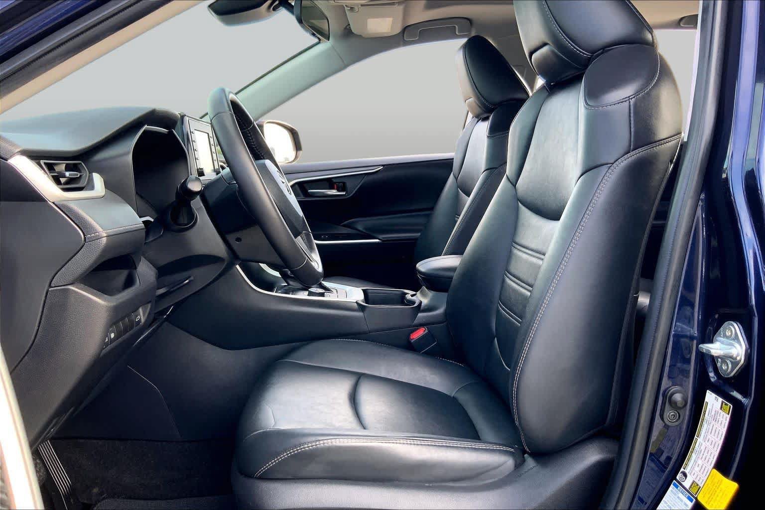 Used 2021 Toyota RAV4 XLE Premium AWD/4WD image 8