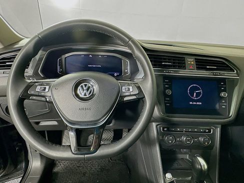 Used 2020 Volkswagen Tiguan SEL AWD/4WD image 11