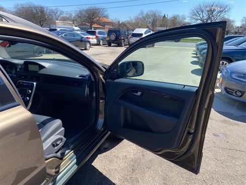 Used 2016 Volvo XC70 T5 Premier w/ Proximity Package image 34