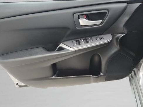 Used 2016 Toyota Camry LE image 22