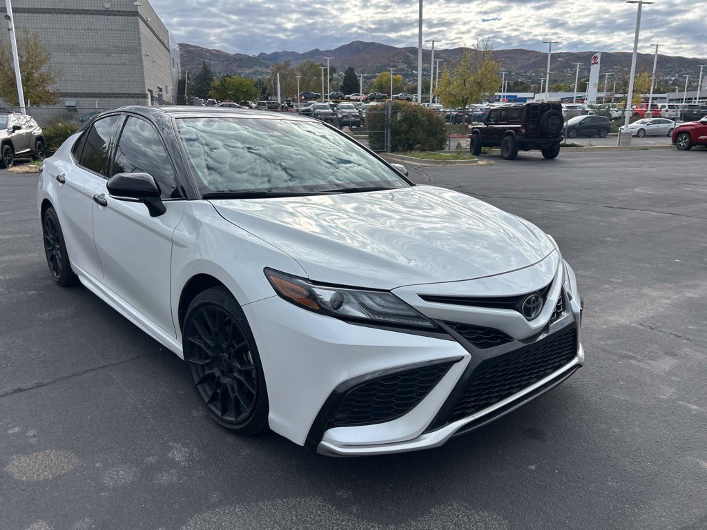 Used 2023 Toyota Camry XSE FWD image 3