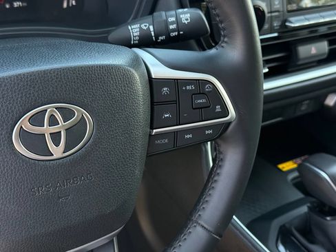 Used 2025 Toyota Grand Highlander AWD image 12