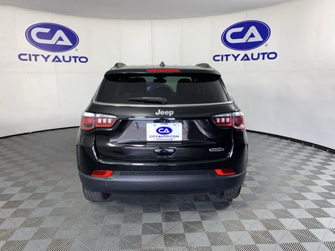 Used 2019 Jeep Compass Latitude FWD image 4
