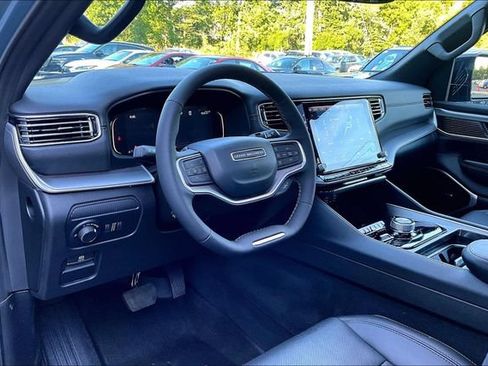 Used 2026 Jeep Grand Wagoneer Limited w/ Premium Group II AWD/4WD image 16