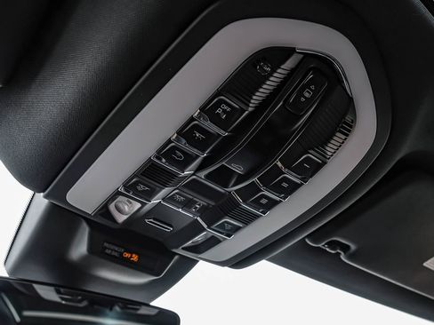 Used 2024 Porsche Macan AWD/4WD image 46