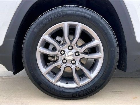 Used 2024 GMC Terrain SLT image 9