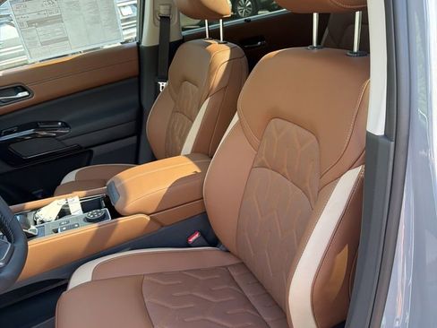 New 2026 Nissan Pathfinder Platinum AWD/4WD image 16
