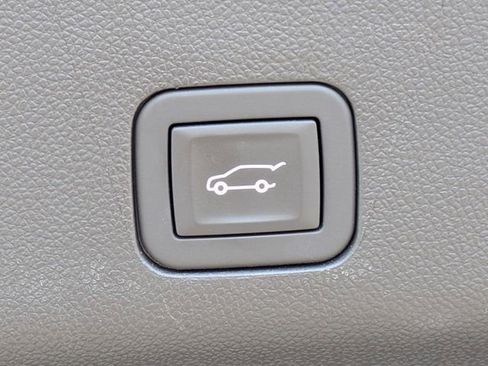 Used 2025 Chevrolet Tahoe High Country image 15