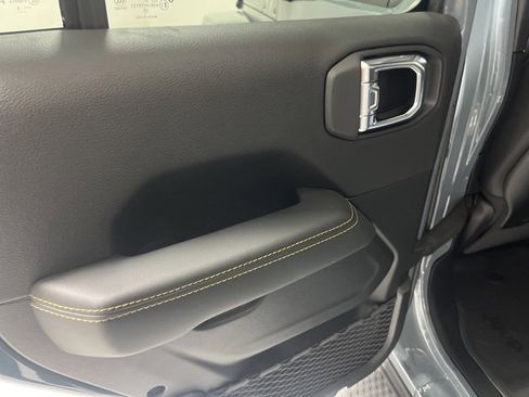 New 2025 Jeep Gladiator Sport image 26