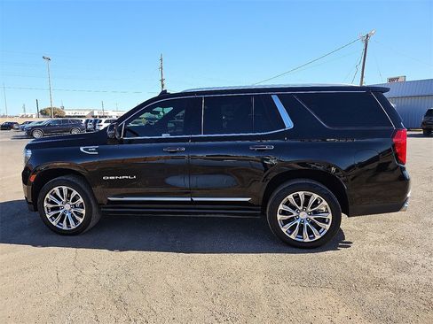Used 2021 GMC Yukon Denali w/ Denali Premium Package image 3