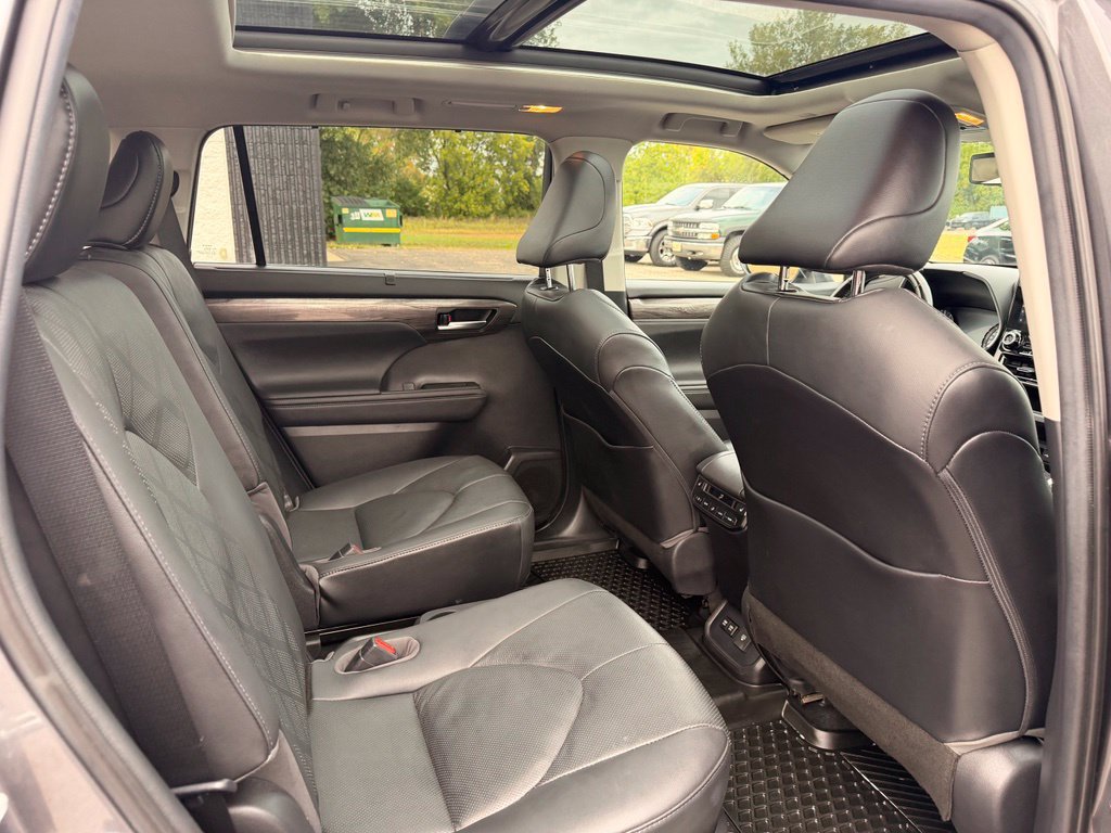 Used 2021 Toyota Highlander Platinum AWD/4WD image 30