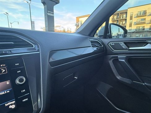 Used 2020 Volkswagen Tiguan SEL Premium R-Line image 40