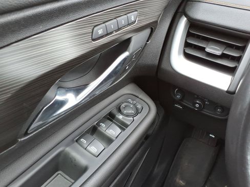 Used 2021 GMC Terrain SLT AWD/4WD image 22