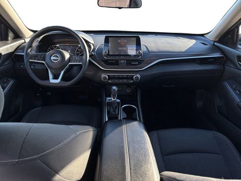 Used 2024 Nissan Altima 2.5 SV image 17