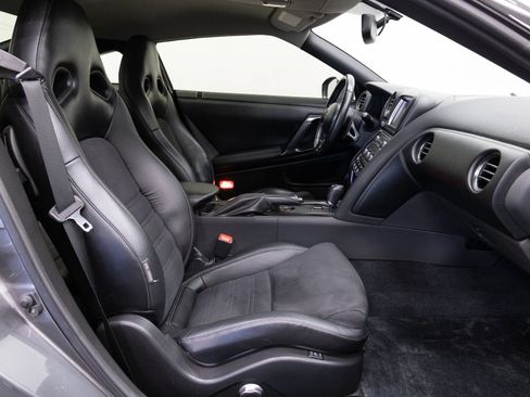 Used 2013 Nissan GT-R Premium image 14
