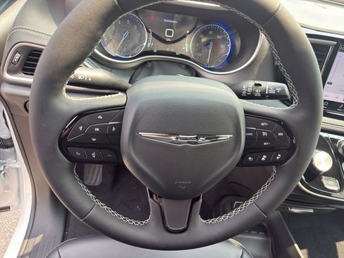 New 2026 Chrysler Pacifica Select w/ S Appearance Package FWD image 16