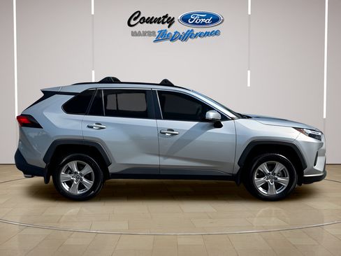 Used 2022 Toyota RAV4 XLE w/ Convenience Package AWD/4WD image 13