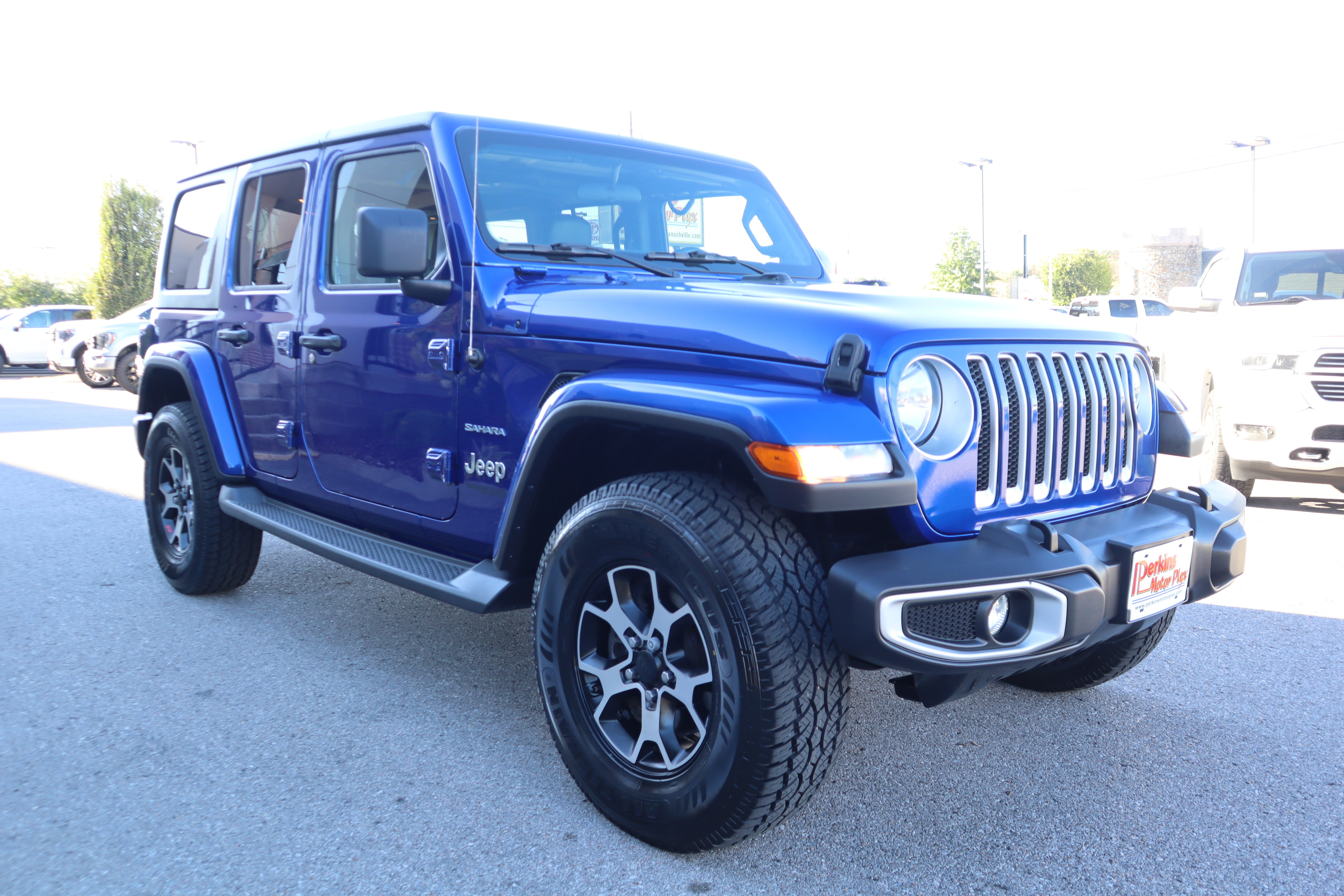 Used 2018 Jeep Wrangler Unlimited Sahara w/ Dual Top Group AWD/4WD image 5