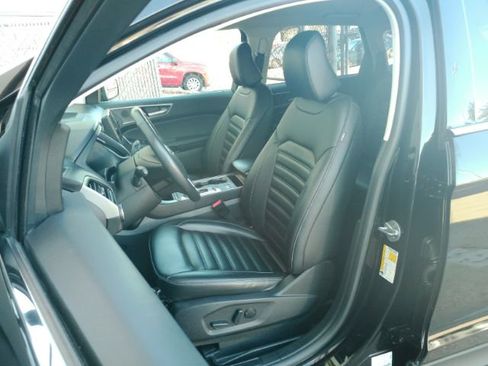 Used 2024 Ford Edge SEL image 16