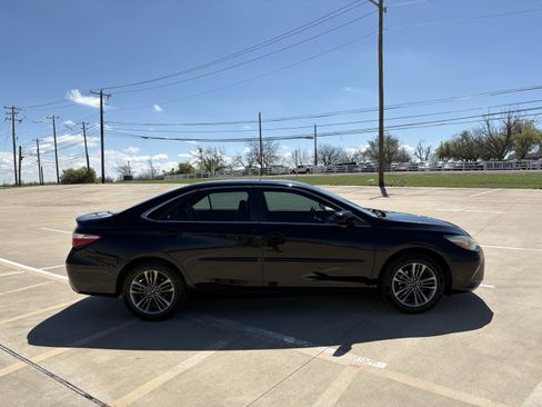 Used 2017 Toyota Camry SE image 6