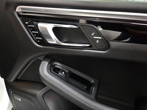 Used 2016 Porsche Macan S image 36