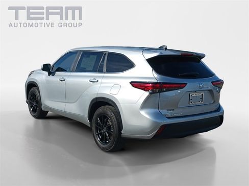 Used 2023 Toyota Highlander L image 5