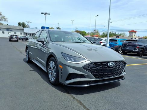 Used 2023 Hyundai Sonata SEL w/ Preferred Accessory Package FWD image 3