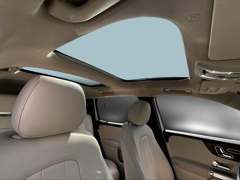 Used 2023 Mercedes-Benz GLB 250 4MATIC image 27