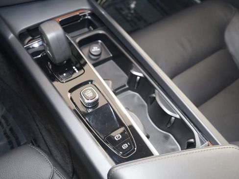 Used 2024 Volvo V60 B5 Cross Country Plus image 29