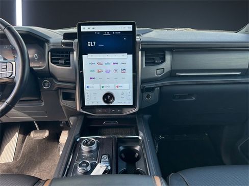 Used 2023 Ford Expedition Platinum image 11