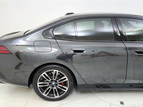 Used 2025 BMW 540i xDrive w/ Executive Package image 7