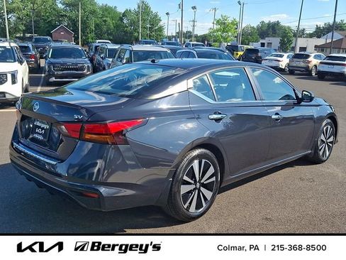 Used 2022 Nissan Altima 2.5 SV FWD image 5
