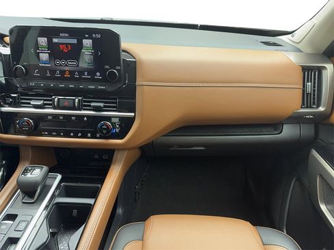 Used 2025 Nissan Pathfinder Platinum image 20