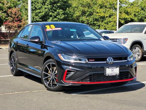 Used 2025 Volkswagen Jetta GLI Autobahn FWD image 2