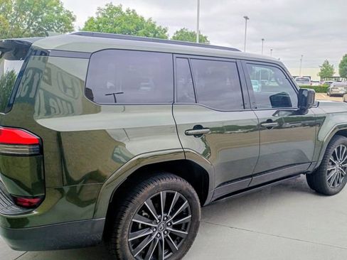 Used 2024 Lexus GX 550 w/ Cold Area Package AWD/4WD image 3