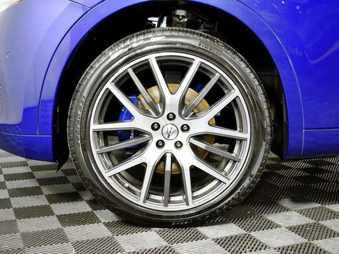 Used 2021 Maserati Levante image 16