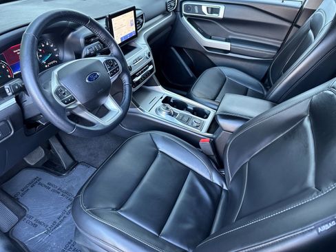 Used 2021 Ford Explorer XLT w/ Equipment Group 202A image 10