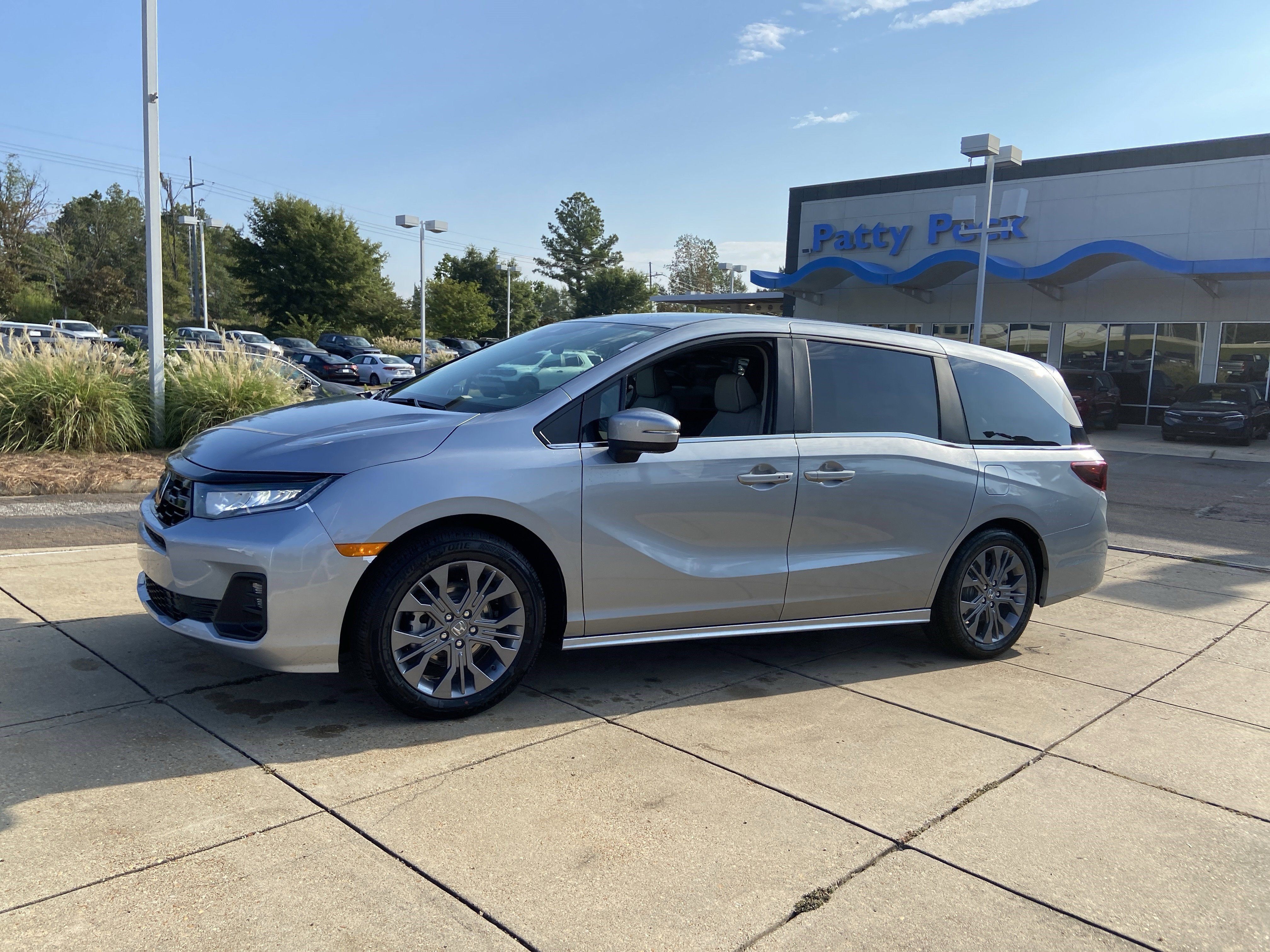 New 2026 Honda Odyssey Touring image 5