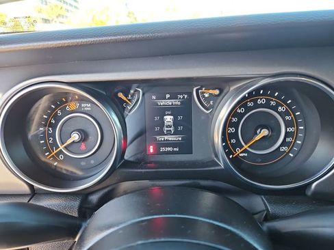 Used 2023 Jeep Wrangler Willys image 12