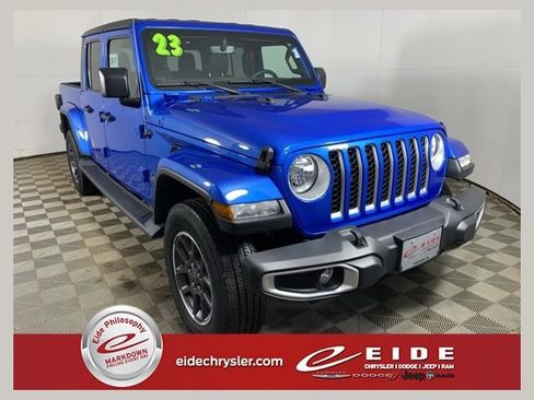 Used 2023 Jeep Gladiator Overland w/ Popular Equipment Package image 1