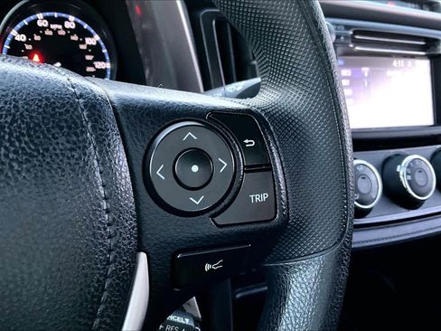 Used 2018 Toyota RAV4 LE image 22