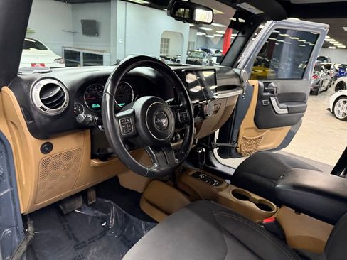Used 2017 Jeep Wrangler Unlimited Sahara w/ Max Tow Package AWD/4WD image 34