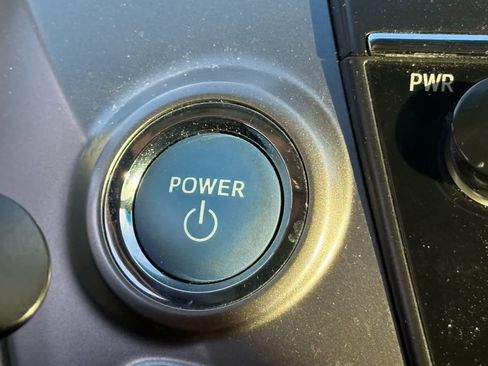 Used 2017 Toyota Prius V Three image 10