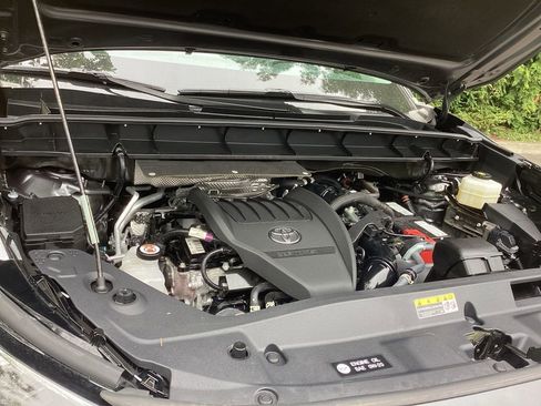 Used 2023 Toyota Highlander LE FWD image 21