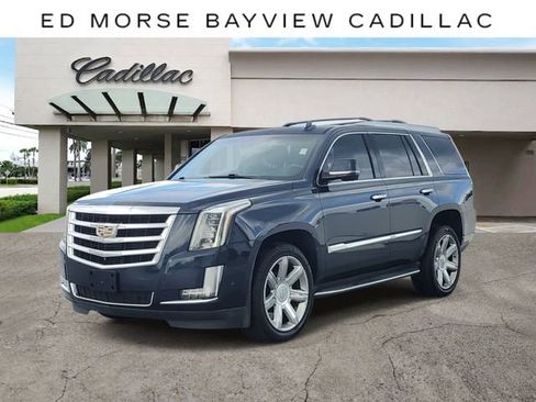 Used 2017 Cadillac Escalade Luxury AWD/4WD image 1