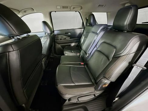 Used 2022 Nissan Pathfinder SL AWD/4WD image 33
