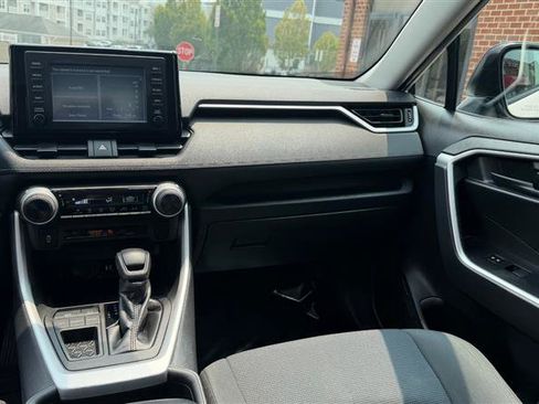 Used 2019 Toyota RAV4 LE FWD image 27