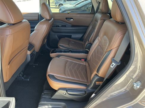 Certified 2024 Nissan Pathfinder Platinum image 25